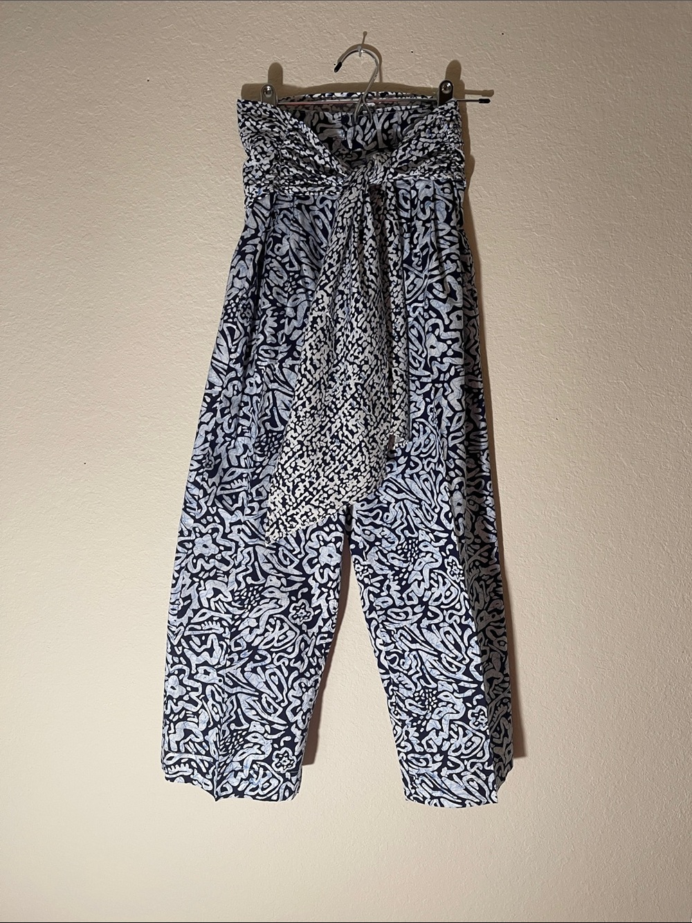 High-Waist Tie-Belt Printed Paperbag Jumpsuit - Black & White